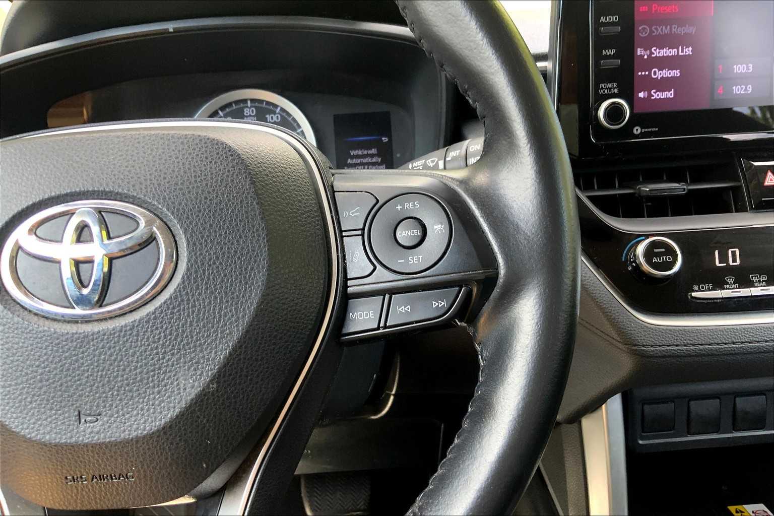 2022 Toyota Corolla Cross LE photo 23