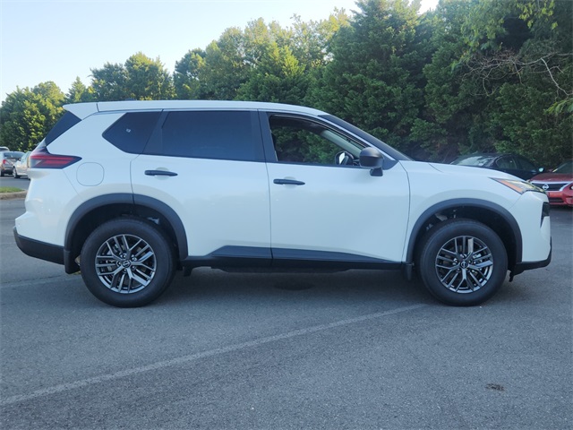 2025 Nissan Rogue S photo 2