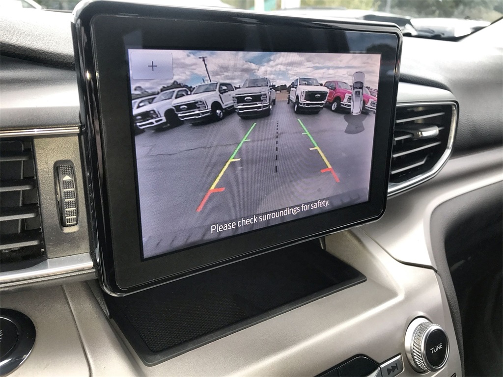 2023 Ford Explorer XLT photo 16