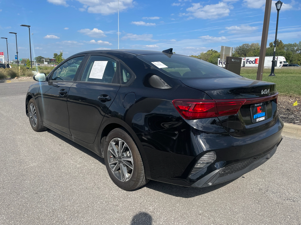 2024 Kia Forte LXS photo 3