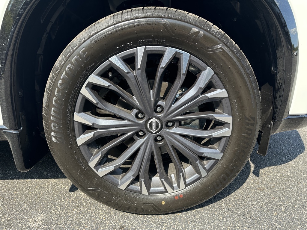 2025 Nissan Rogue Platinum photo 9