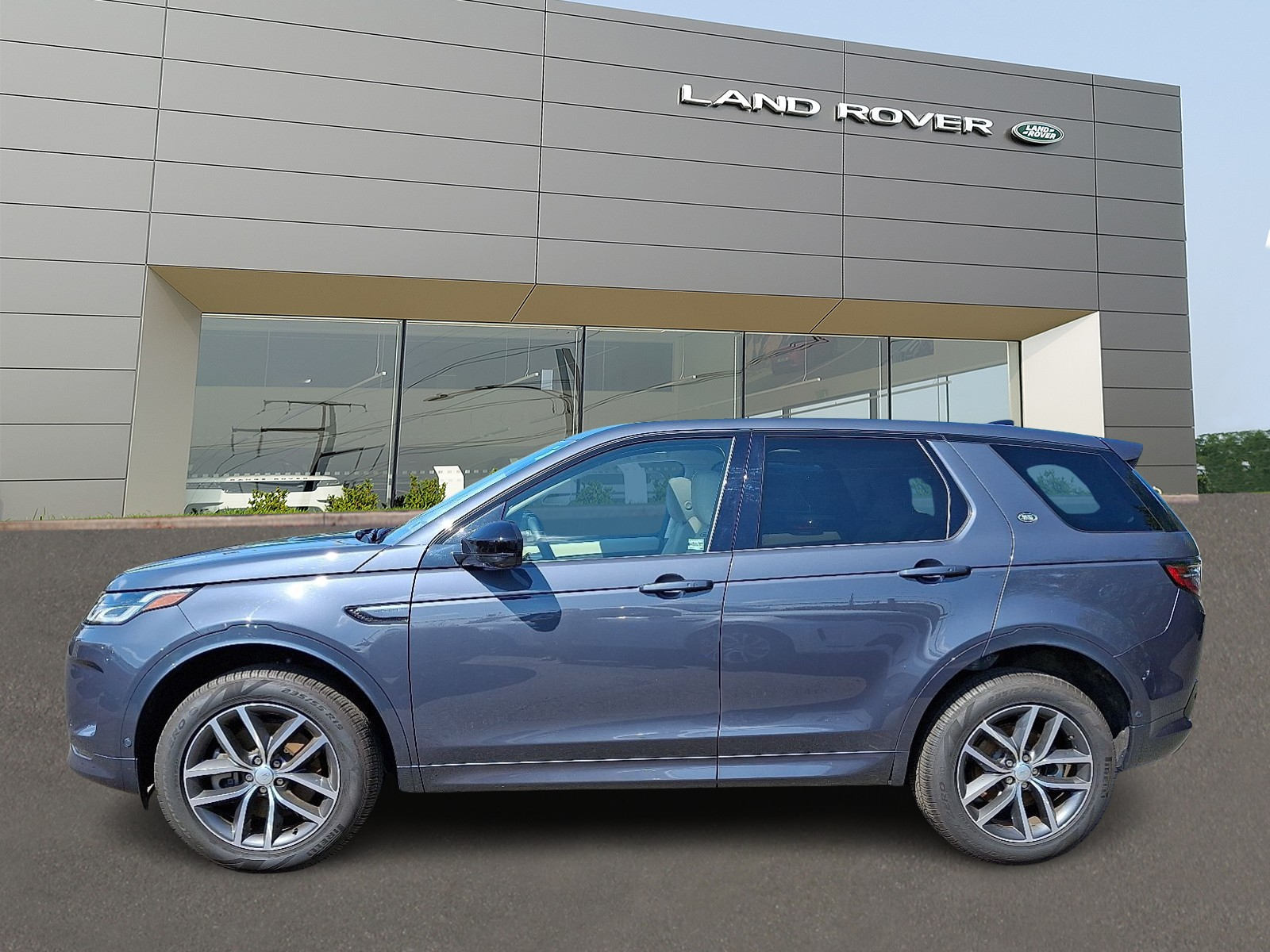 2025 Land Rover Discovery Sport S photo 3