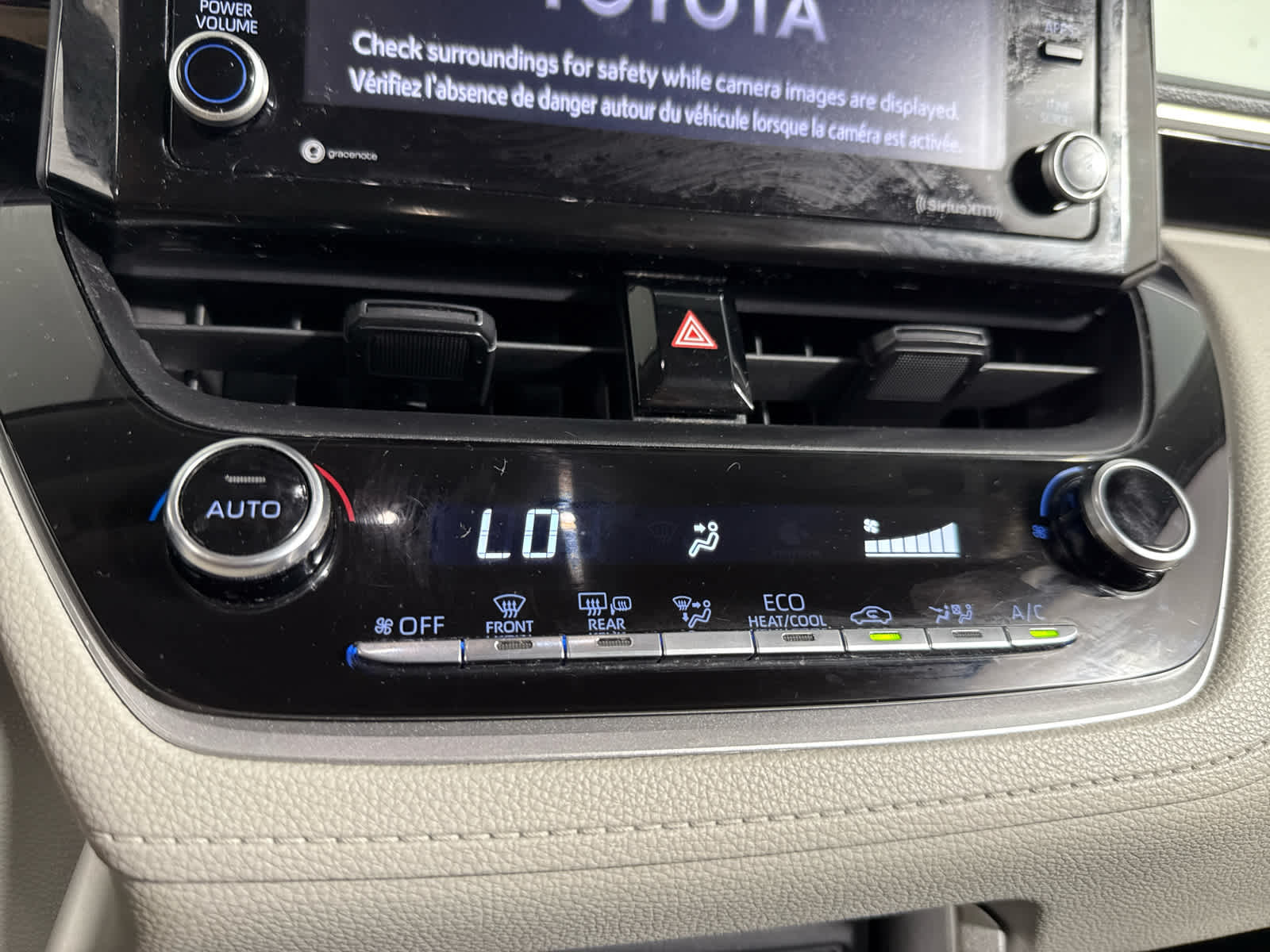 2022 Toyota Corolla Cross LE photo 24