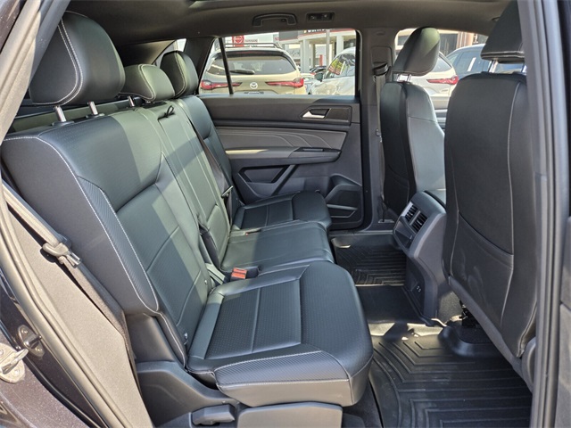 2022 Volkswagen Atlas Cross Sport V6 SEL R-Line photo 11