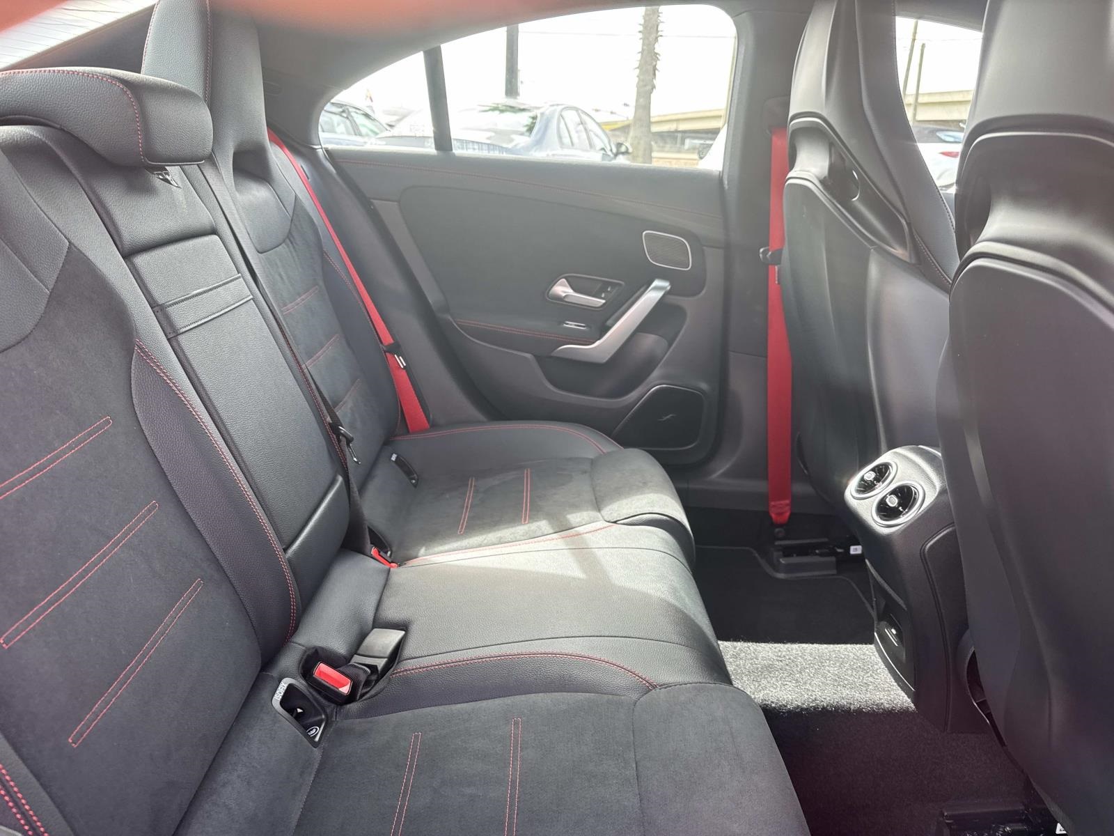 2025 Mercedes Benz CLA 35 AMG 4MATIC photo 9