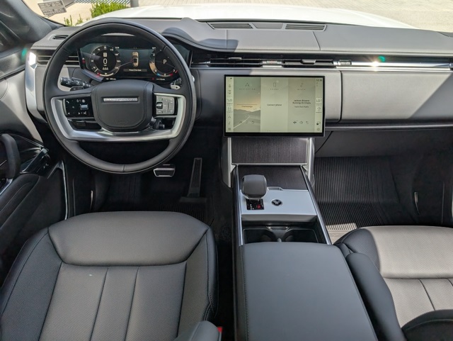 2025 Land Rover Range Rover SE photo 8