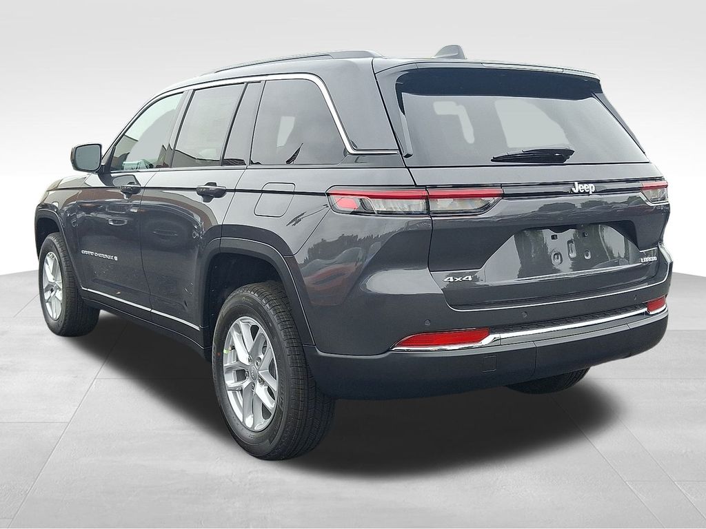 2025 Jeep Grand Cherokee Laredo photo 4