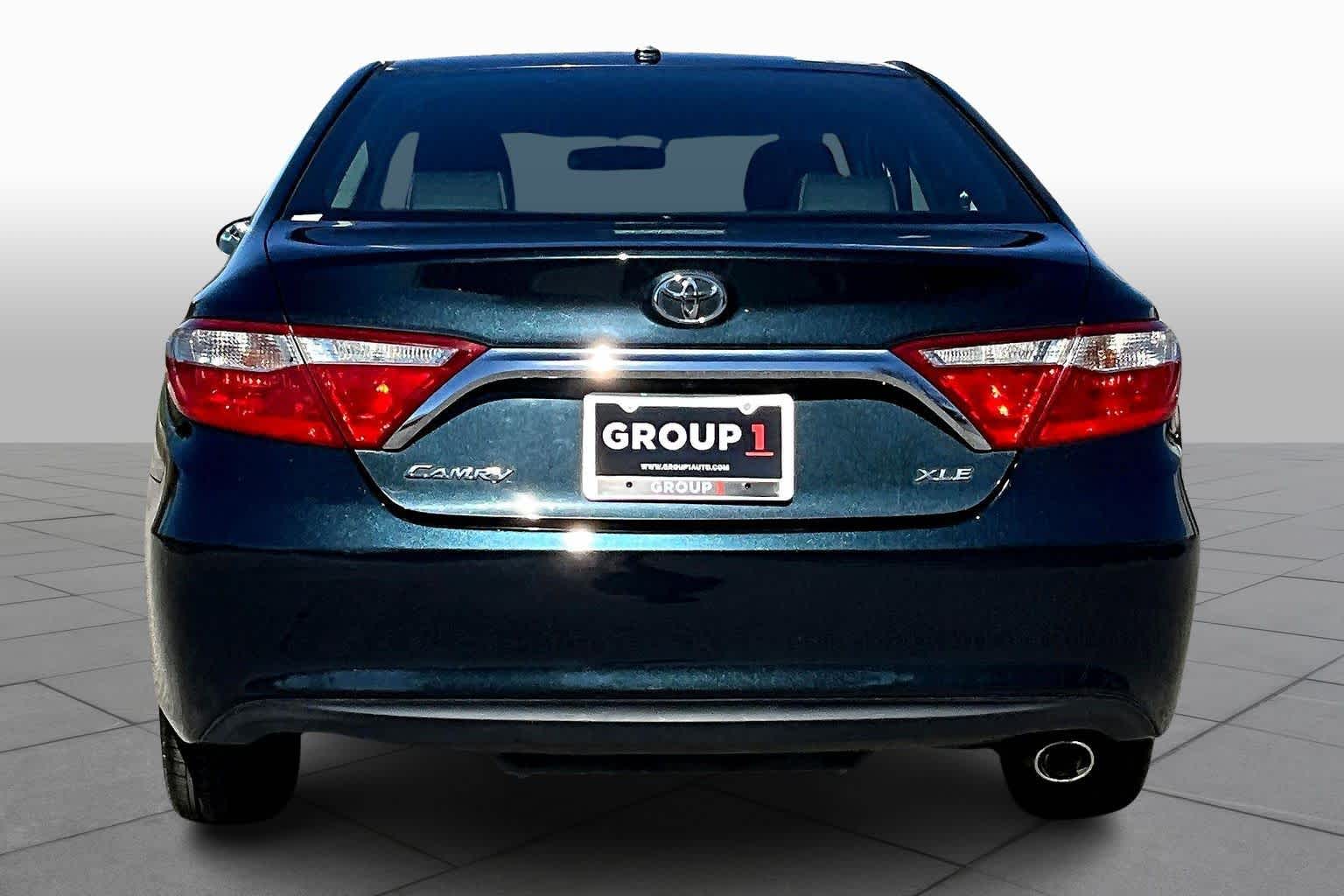 2016 Toyota Camry XLE photo 4