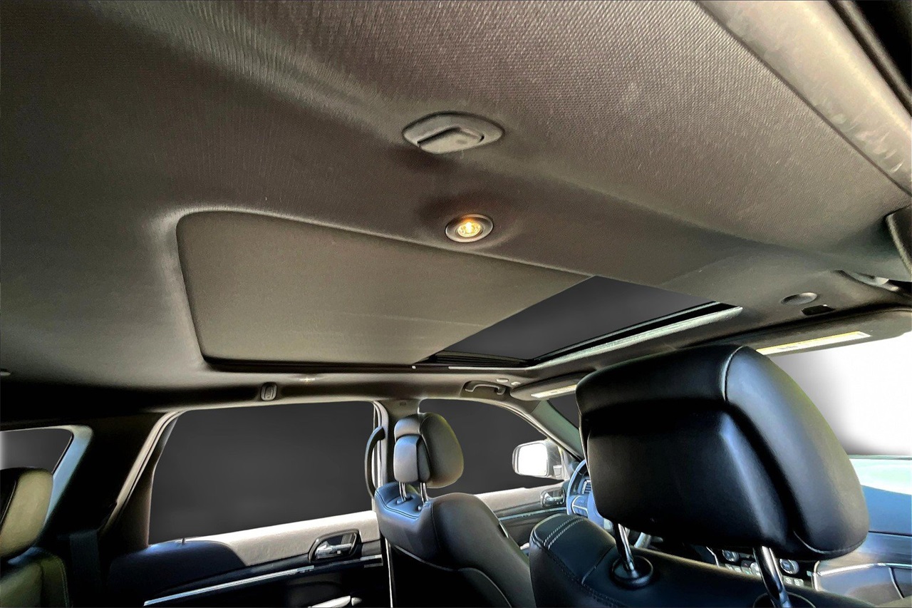 2021 Jeep Grand Cherokee Anniversary Edition photo 14