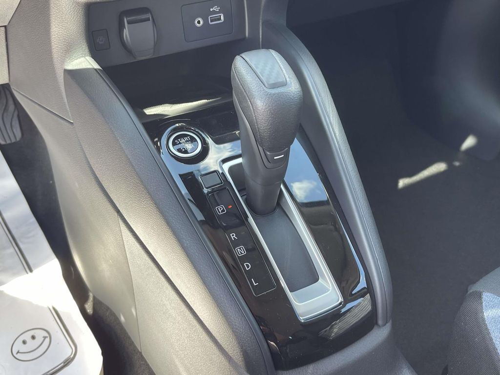 2025 Nissan Versa SV photo 29