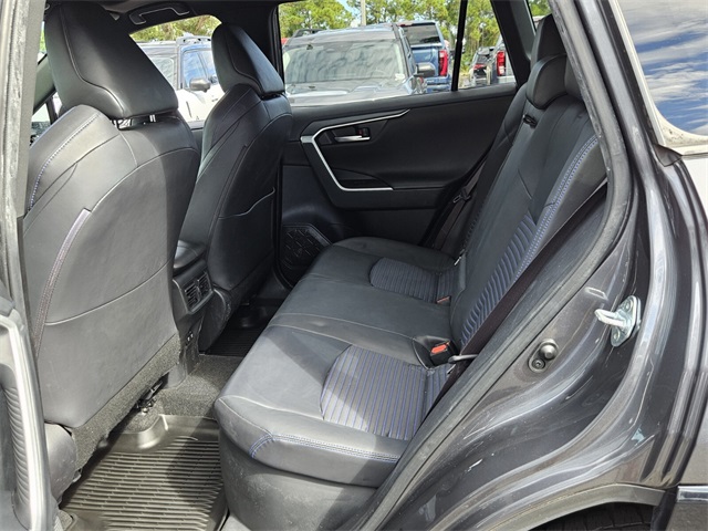 2019 Toyota RAV4 Hybrid XSE photo 4