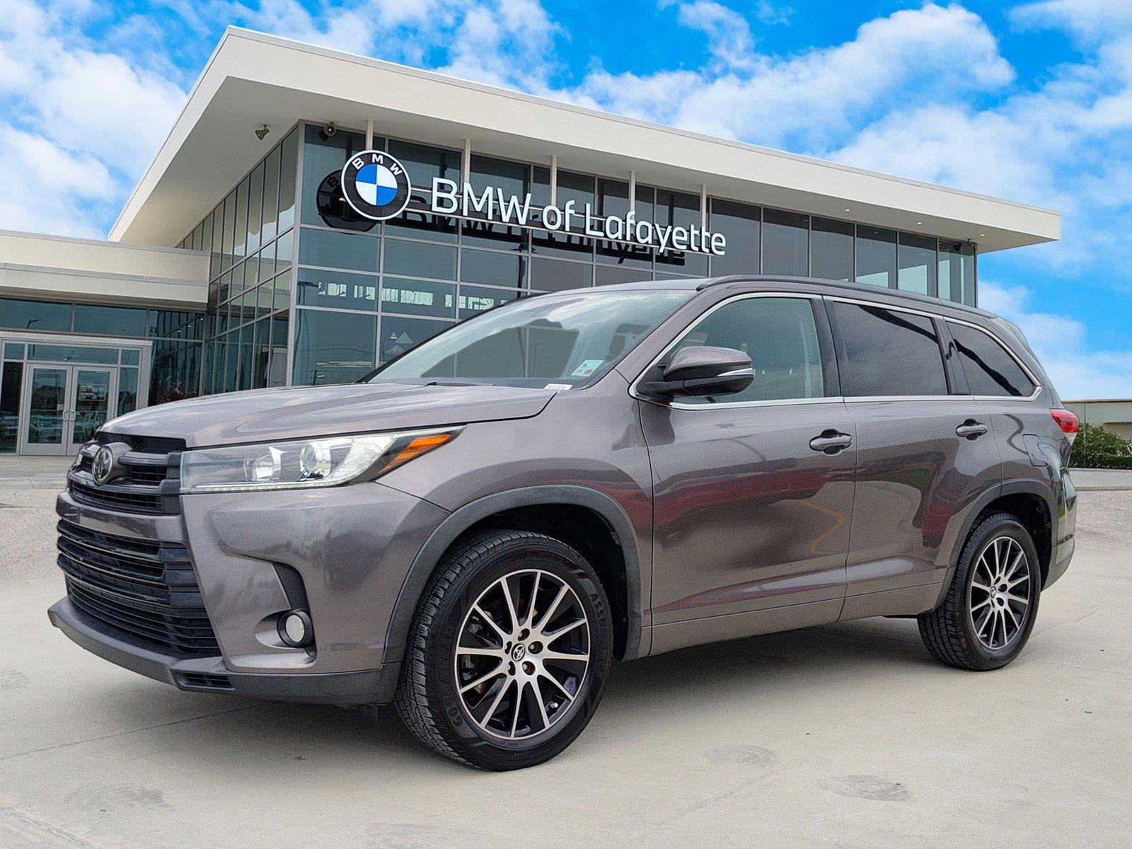 2017 Toyota Highlander SE's photo
