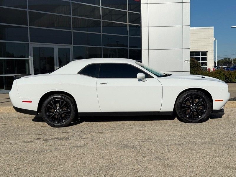 2020 Dodge Challenger SXT AWD photo 2