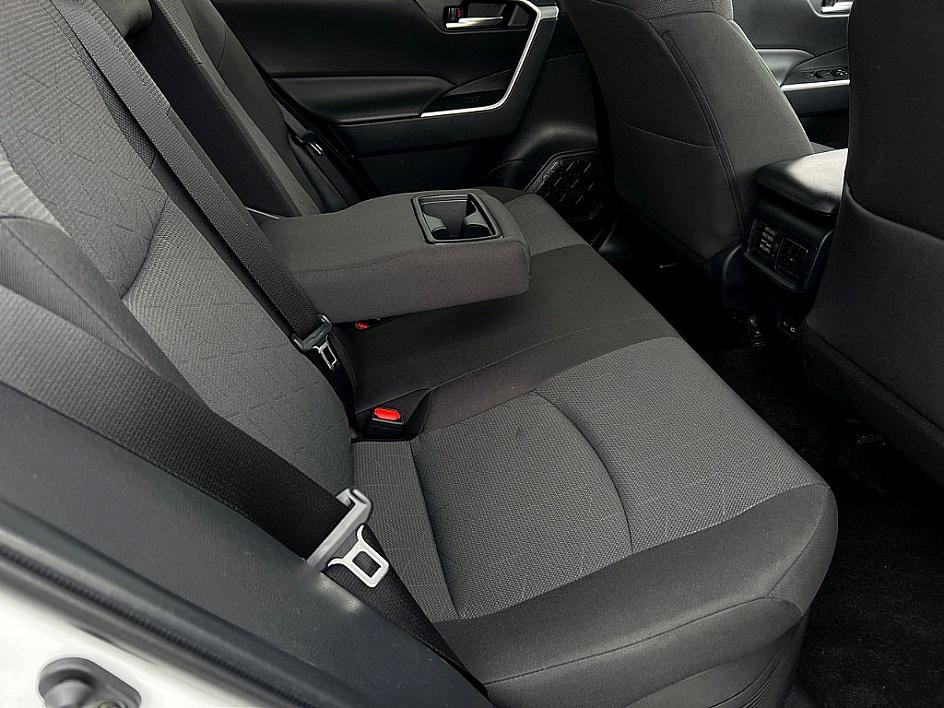 2024 Toyota RAV4 Hybrid XLE photo 24