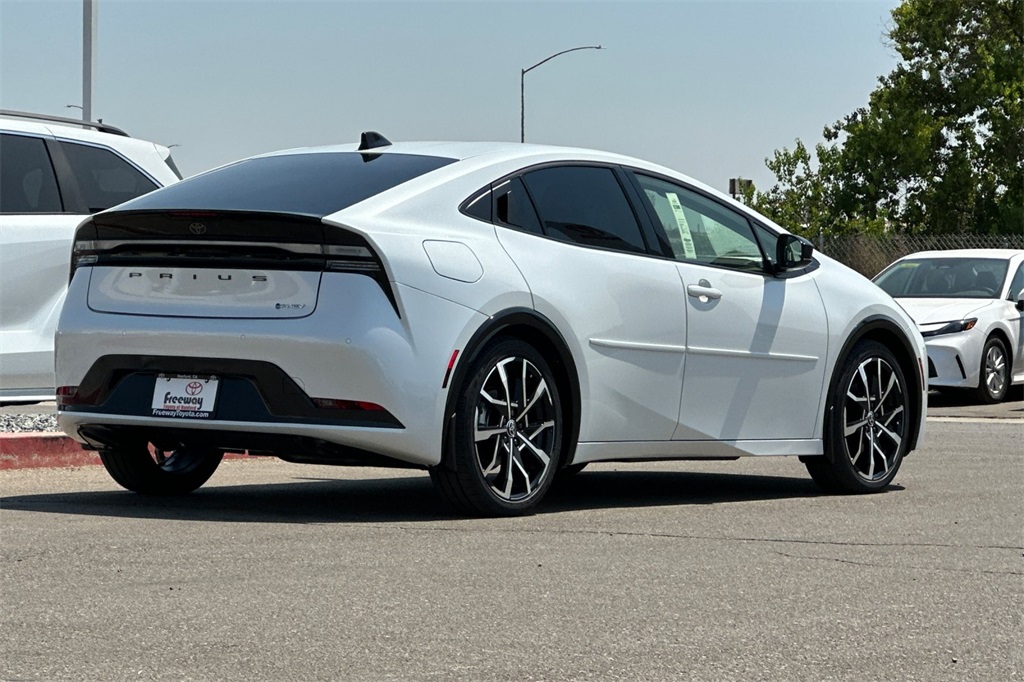 2026 Toyota Prius Plug-in Hybrid XSE photo 4