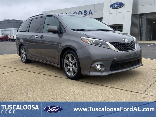 2017 Toyota Sienna SE Premium's photo
