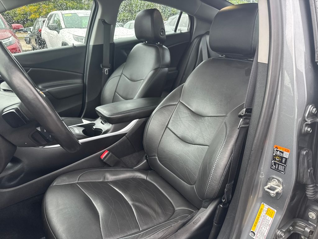 2019 Chevrolet Volt LT photo 3