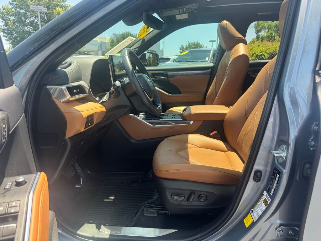 2023 Toyota Highlander Hybrid Platinum photo 18