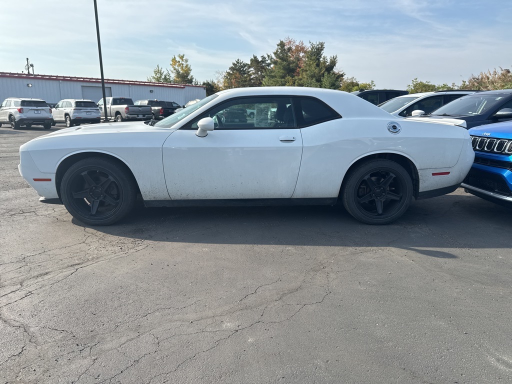 2019 Dodge Challenger SXT photo 3