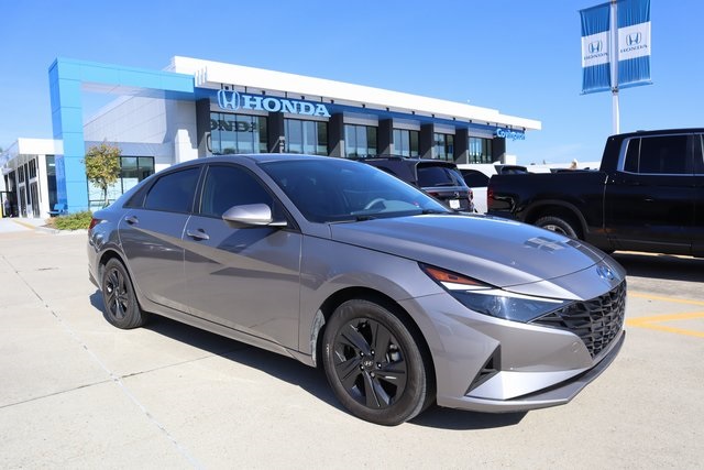 2023 Hyundai Elantra SEL's photo