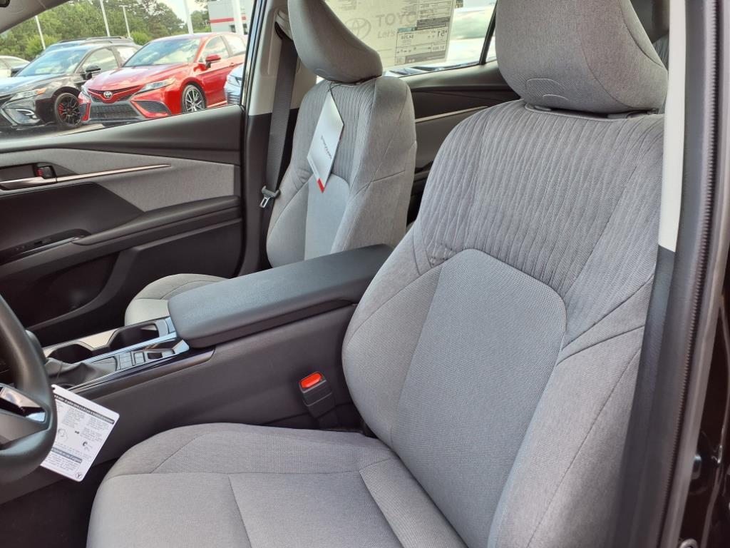 2025 Toyota Camry LE photo 14
