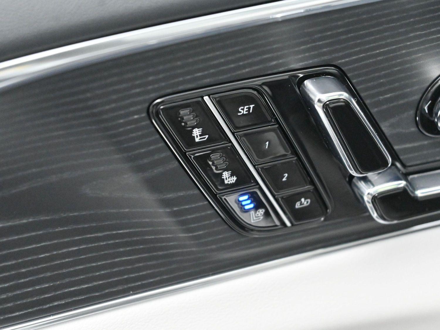 2024 Cadillac Lyriq Luxury photo 11