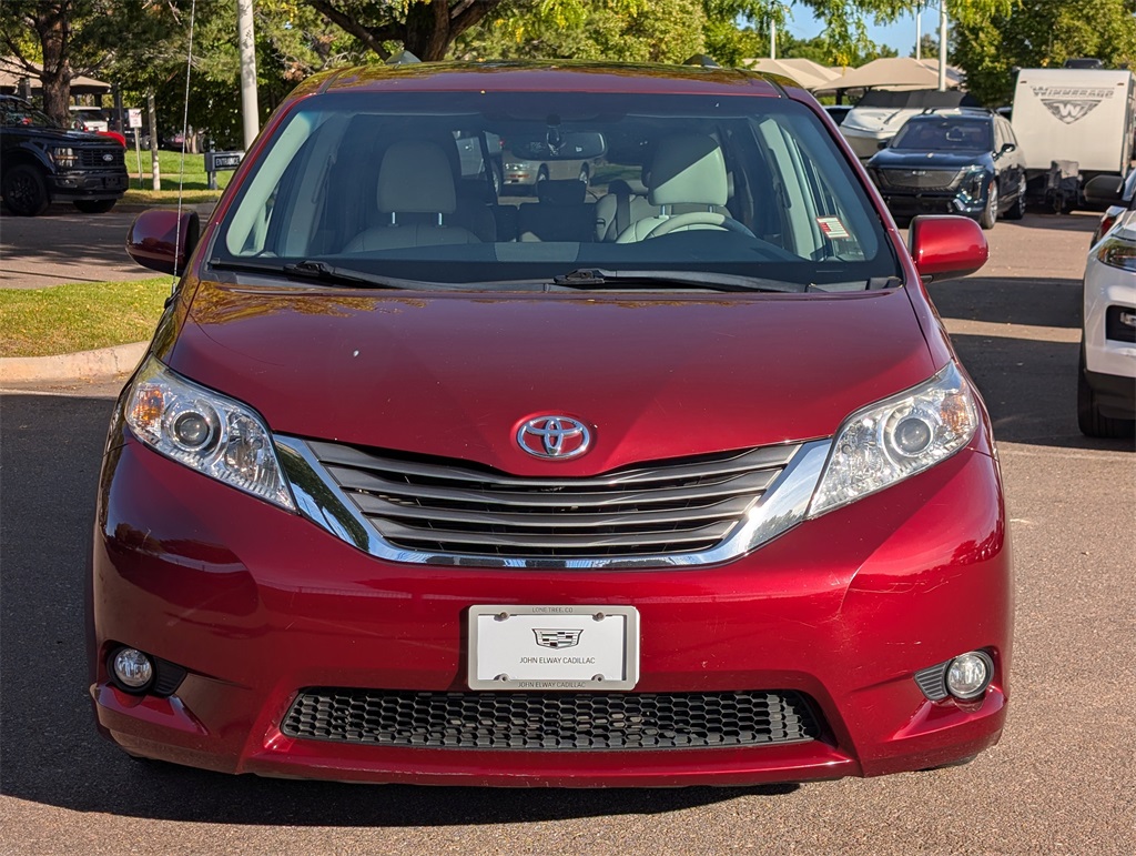 2014 Toyota Sienna XLE photo 8