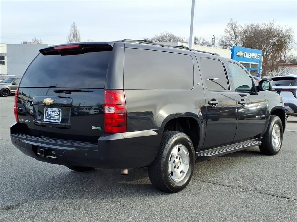 2011 Chevrolet Suburban 1500 LT photo 4