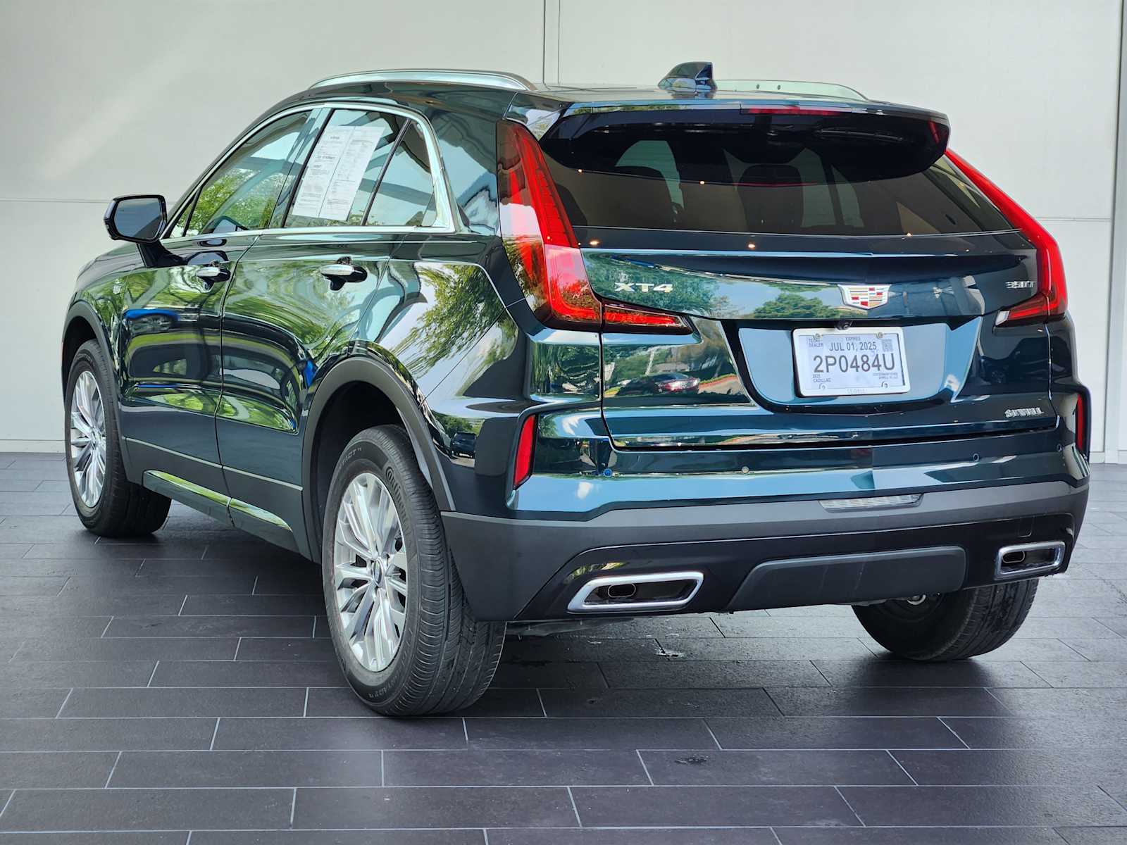 2025 Cadillac XT4 Premium Luxury photo 4