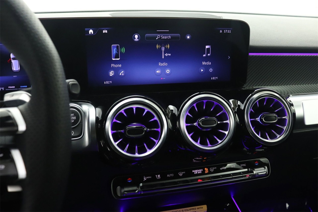 2025 Mercedes Benz GLB 35 AMG photo 4