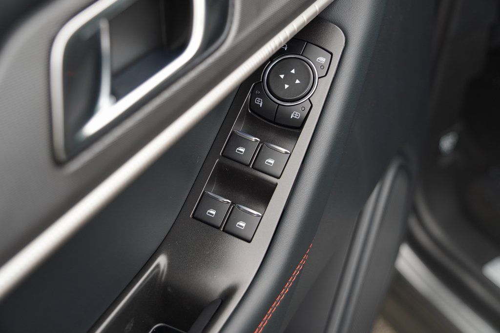 2025 Ford Explorer ST-Line photo 13