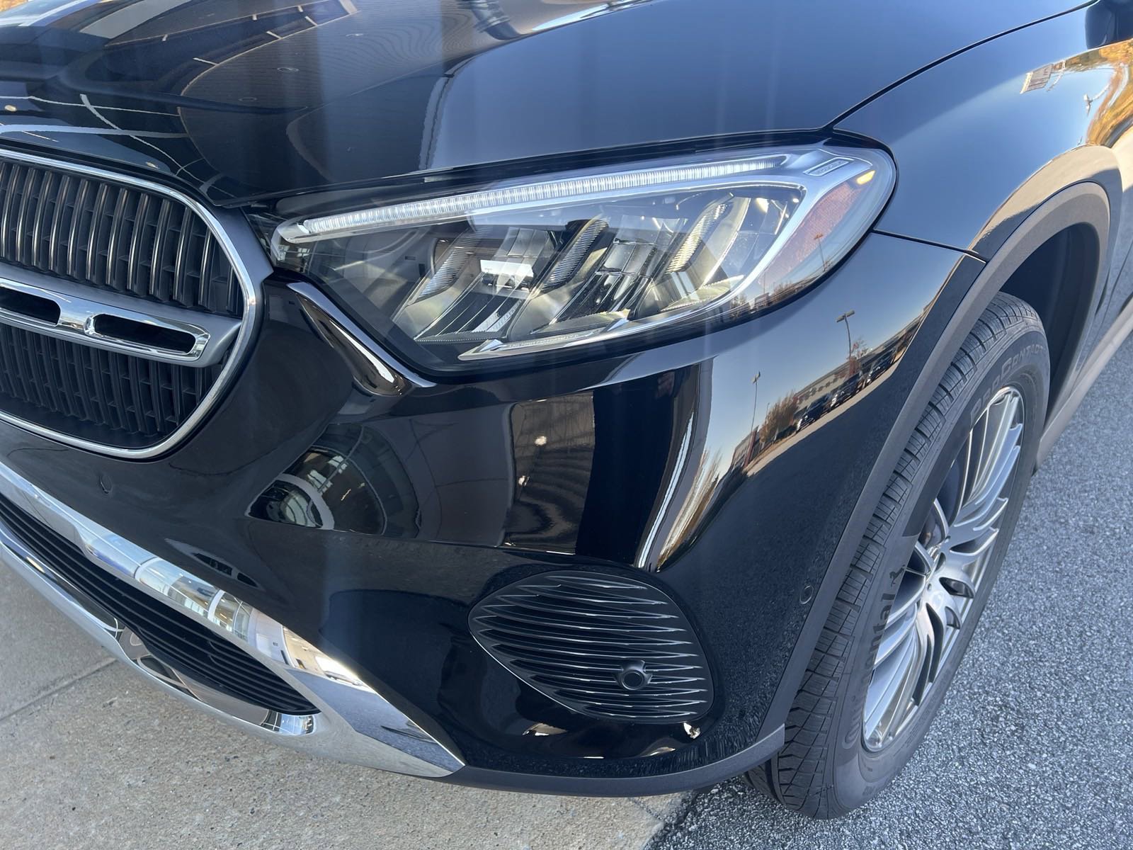 2025 Mercedes Benz GLC 300 photo 3