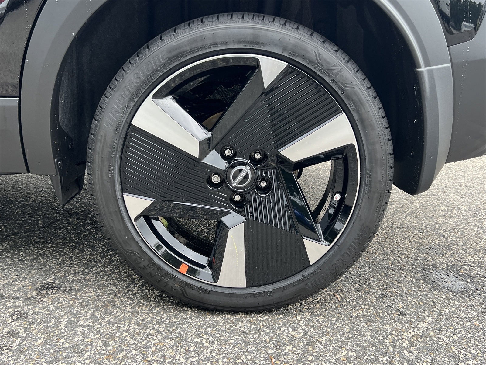 2025 Nissan Kicks SR photo 4