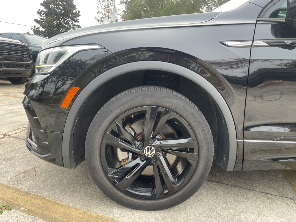 2023 Volkswagen Tiguan SE R-Line Black photo 4