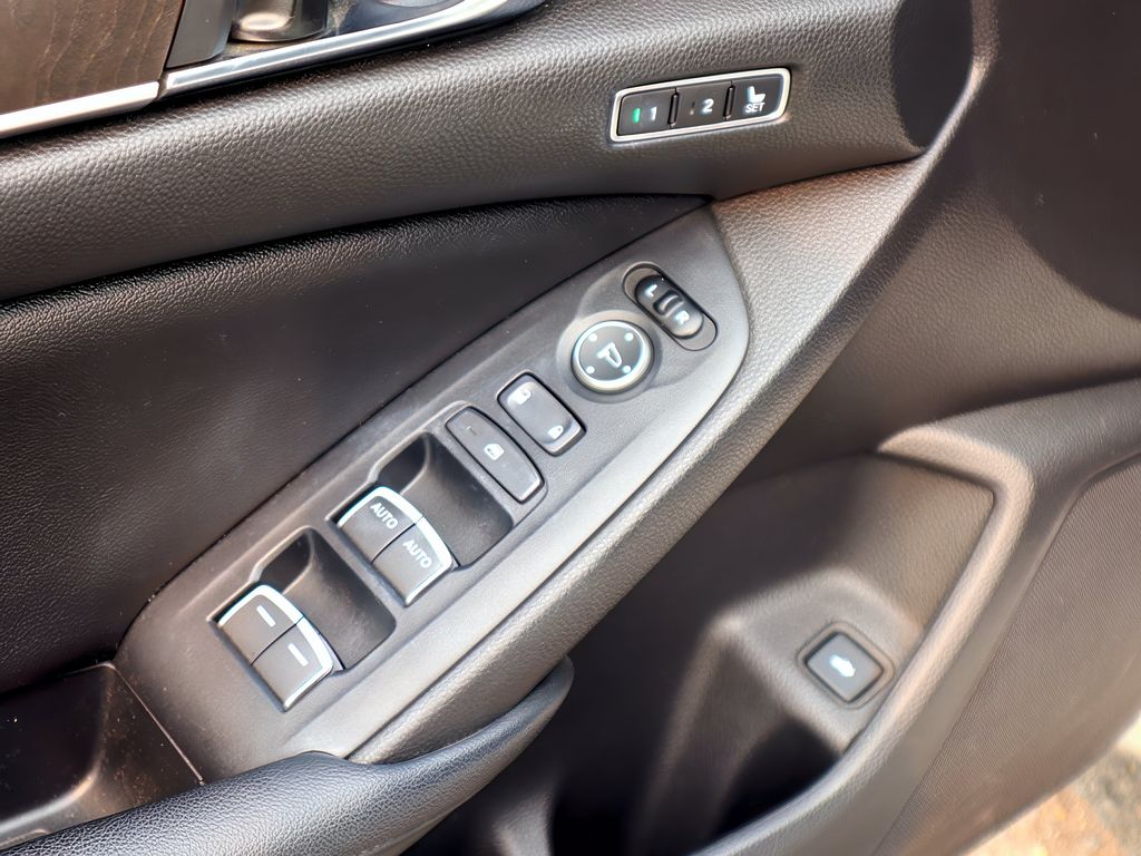 2020 Honda Accord Touring photo 11