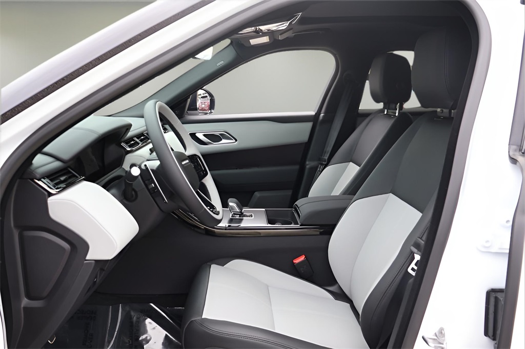 2026 Land Rover Range Rover Velar SE photo 12