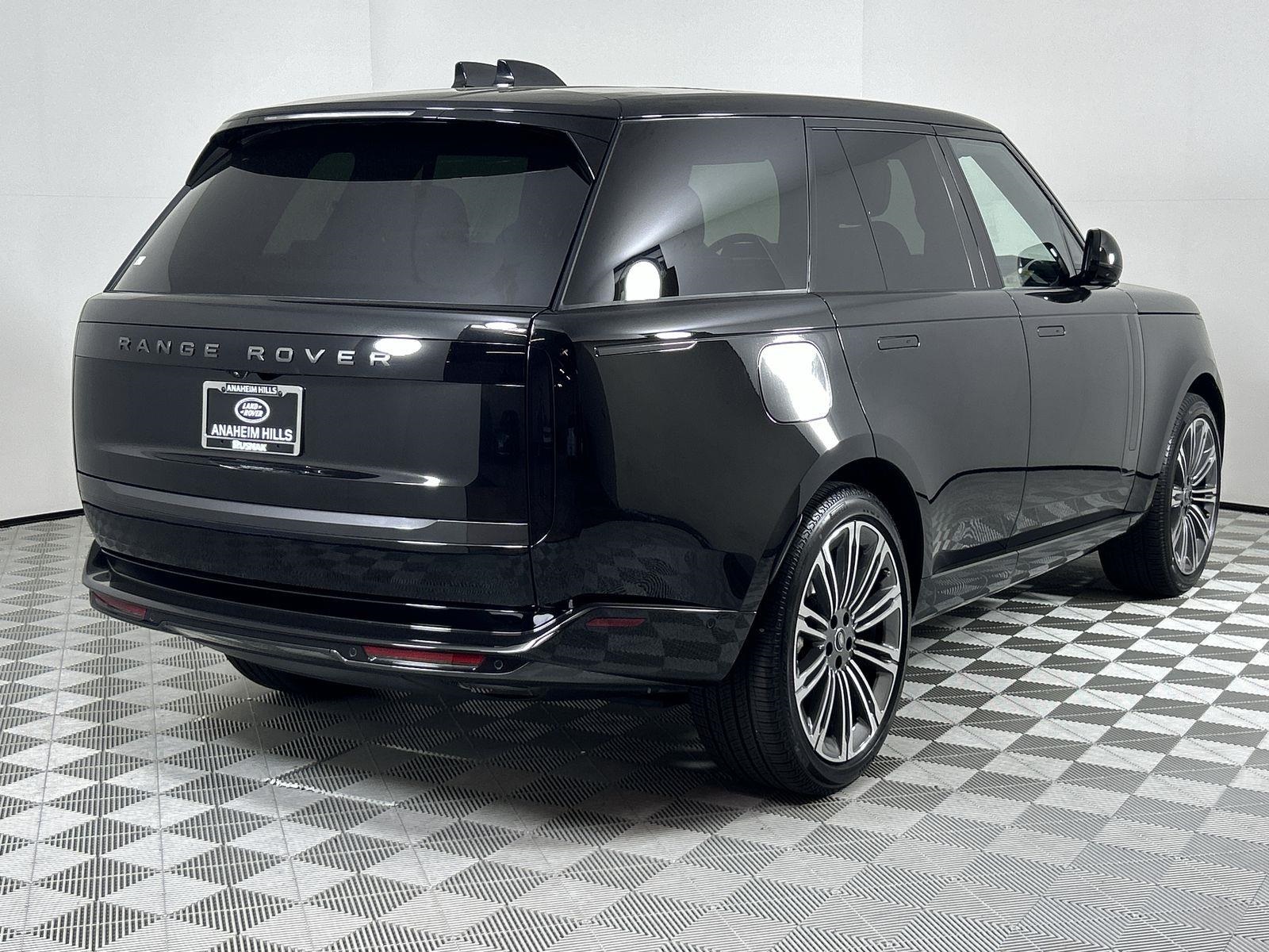 2025 Land Rover Range Rover SE photo 4