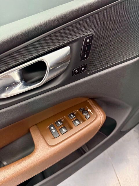 2021 Volvo XC60 T5 Momentum photo 36