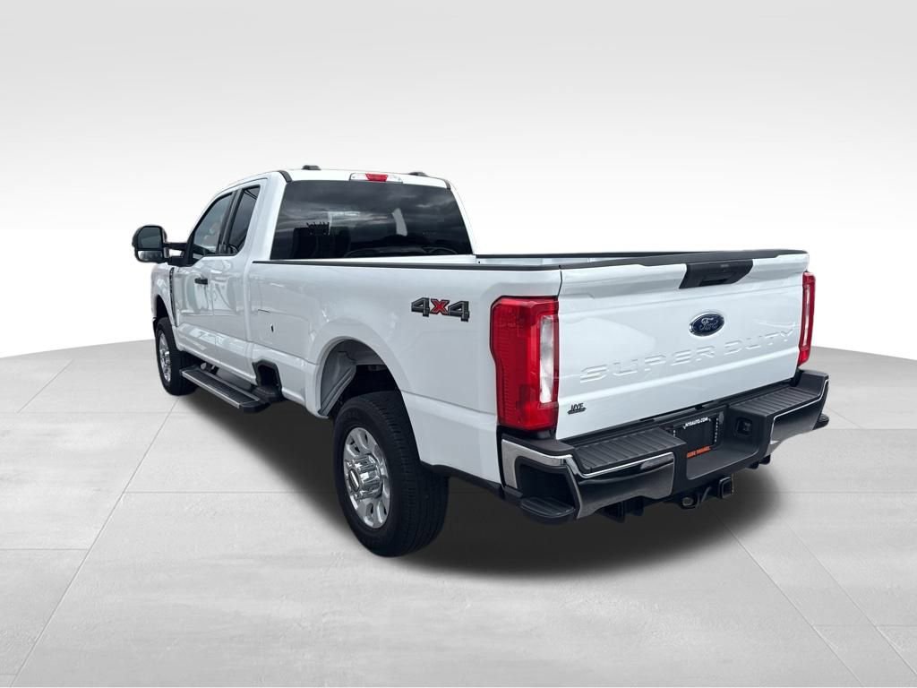2023 Ford F-350 XL photo 3