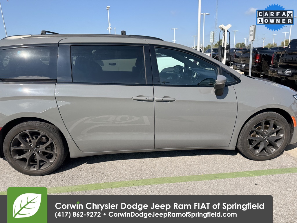 2023 Chrysler Pacifica Touring L photo 8