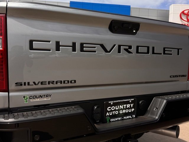 2025 Chevrolet Silverado 2500HD Custom photo 12