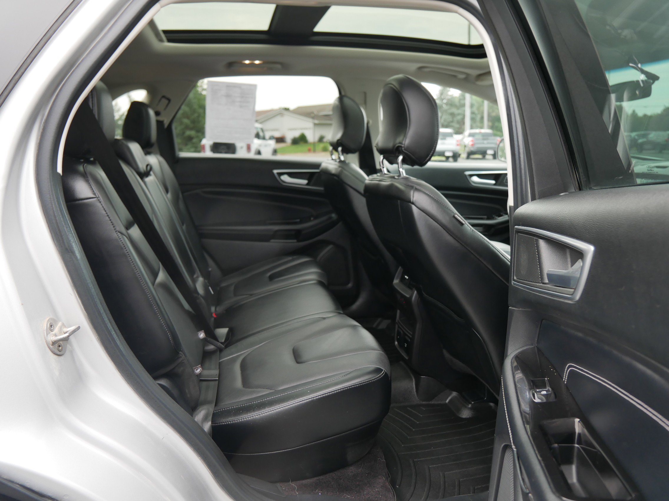 2016 Ford Edge Titanium photo 12