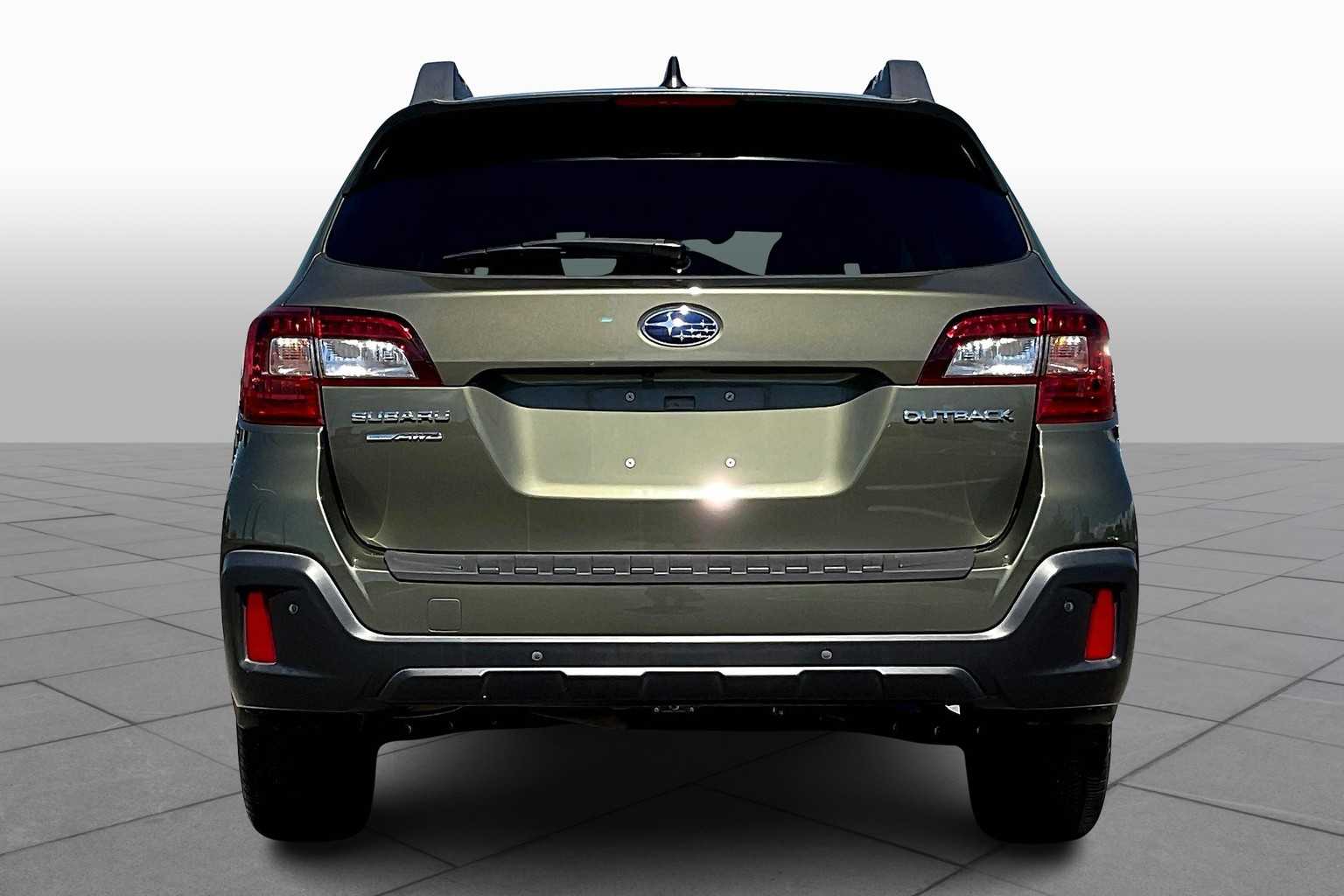 2018 Subaru Outback Limited photo 4