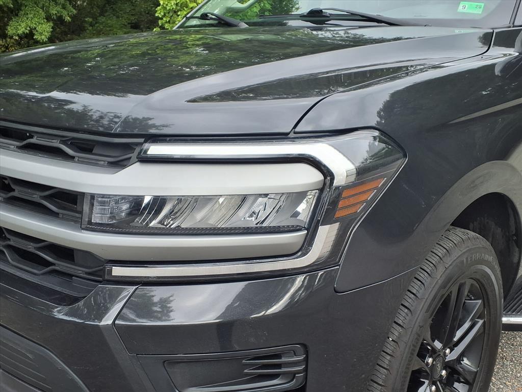 2023 Ford Expedition XLT photo 2