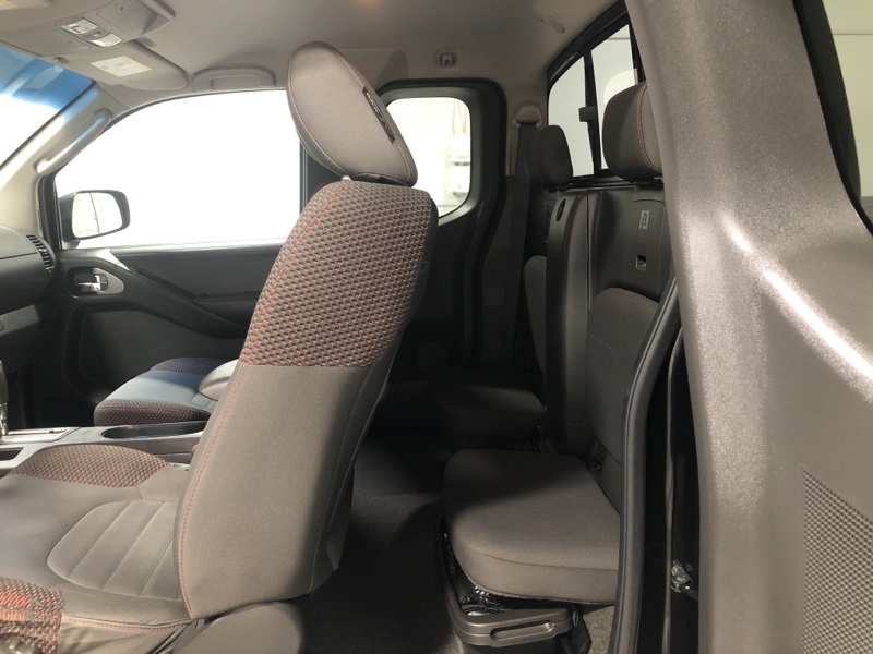 2011 Nissan Frontier PRO-4X photo 13