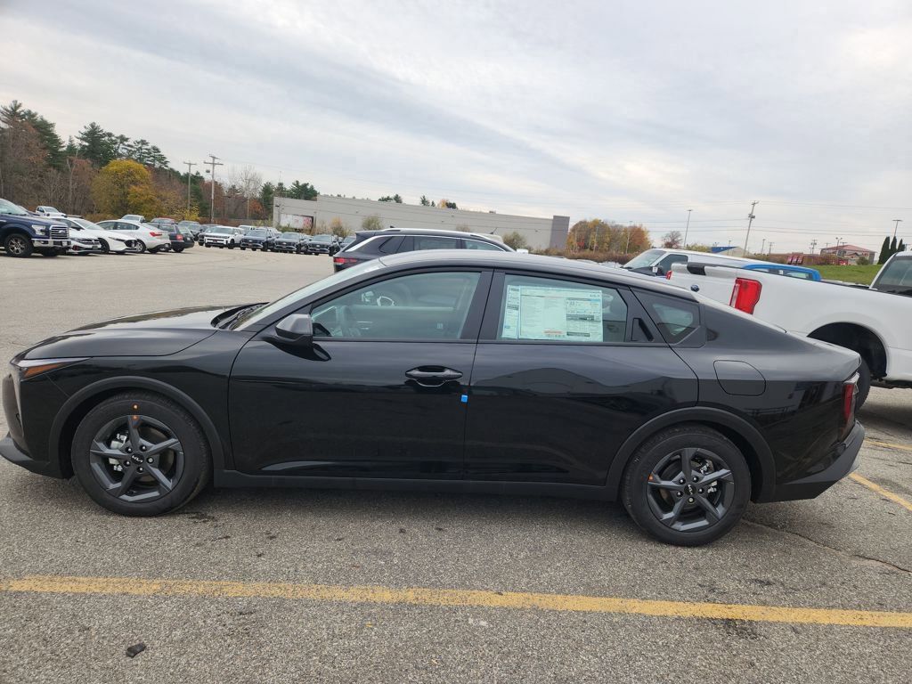 2025 Kia K4 LXS photo 3