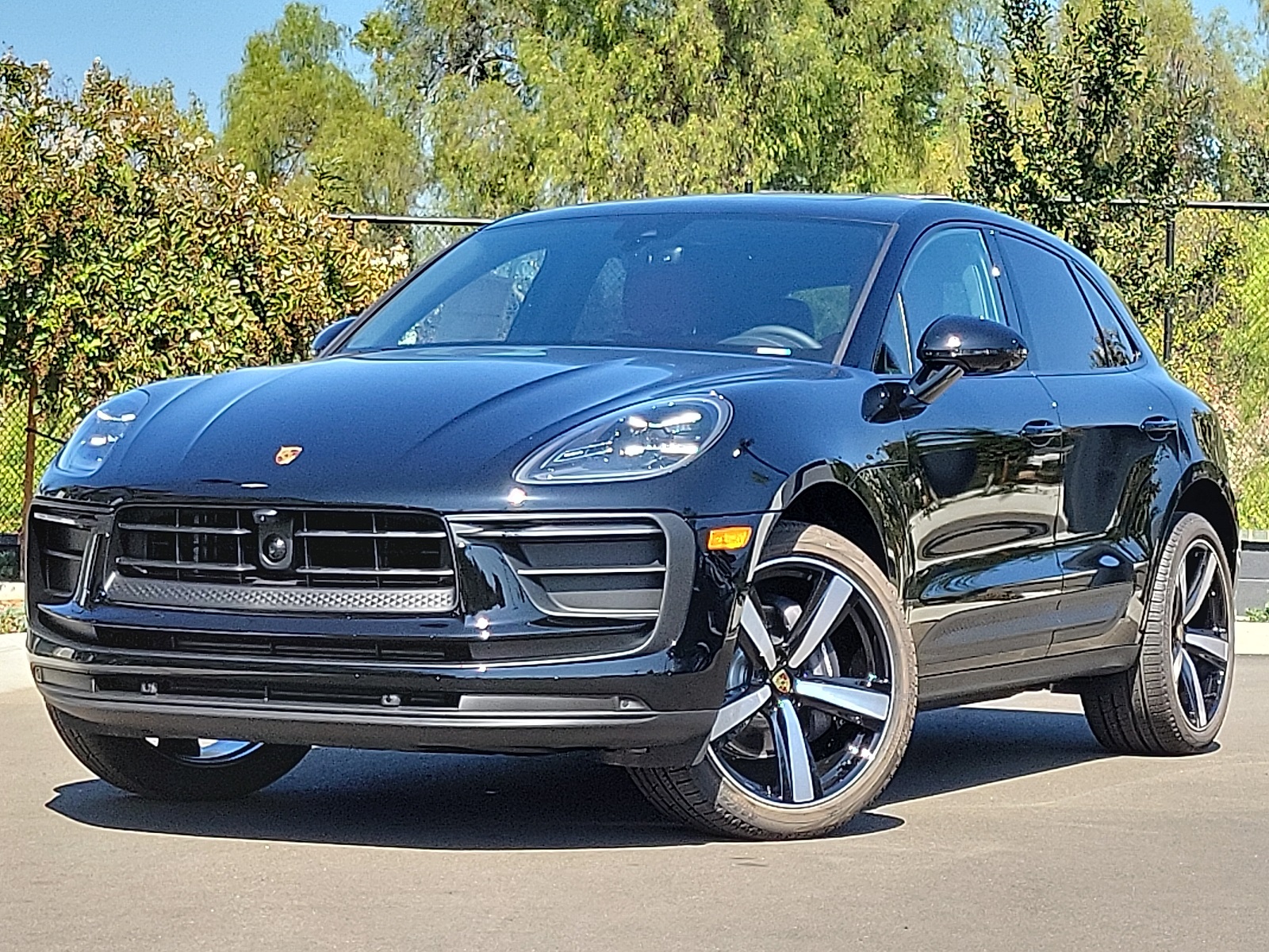 New 2026 Porsche Macan 4D Sport Utility in Woodland Hills #860077