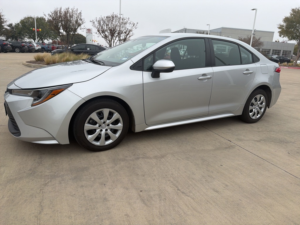2023 Toyota Corolla LE's photo