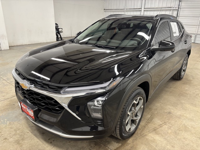 2025 Chevrolet Trax LT photo 3