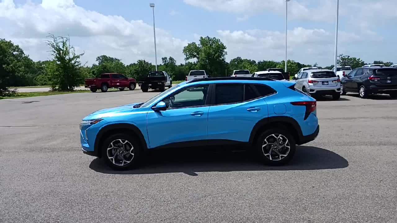 2025 Chevrolet Trax LT photo 5
